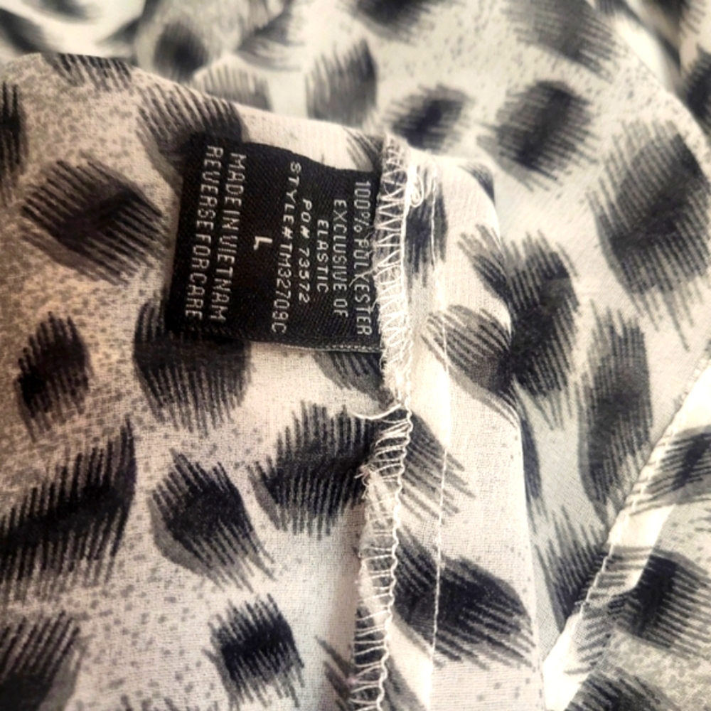 FABULOUS Leopard Semi-Sheer Long. SLEEVE LG Blouse - Picture 6 of 7